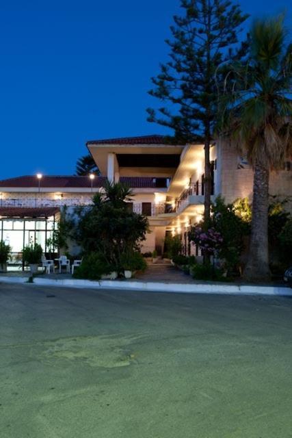 Hotel Finikounda Extérieur photo